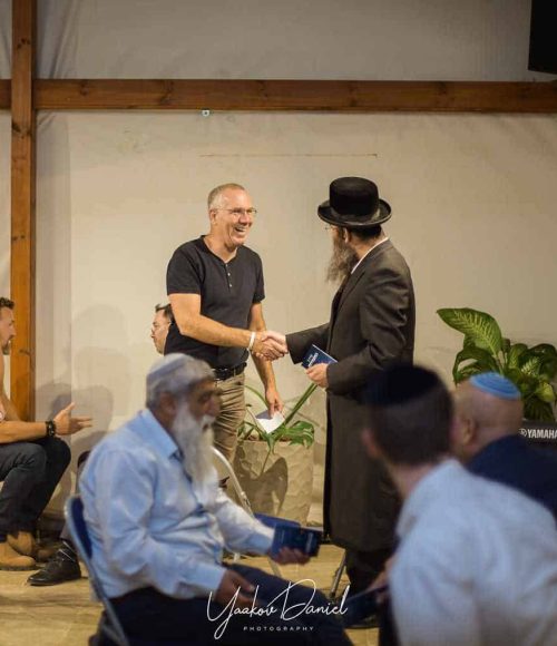 משתתפים באירוע נפגשים מחוץ לקופסה בעיר דוד