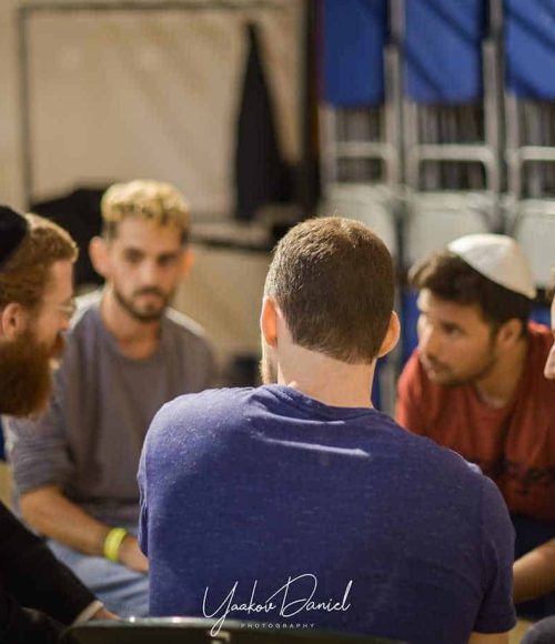 משתתפי מפגש נפגשים מחוץ לקופסה בעיר דוד