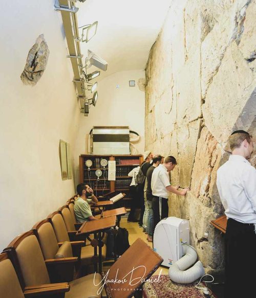 משתתפי מפגש נפגשים מחוץ לקופסה בעיר דוד