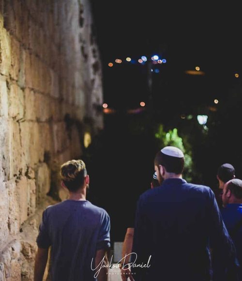 משתתפי מפגש נפגשים מחוץ לקופסה בעיר דוד