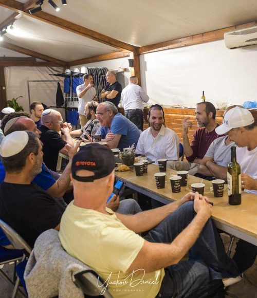 משתתפים באירוע נפגשים מחוץ לקופסה בעיר דוד