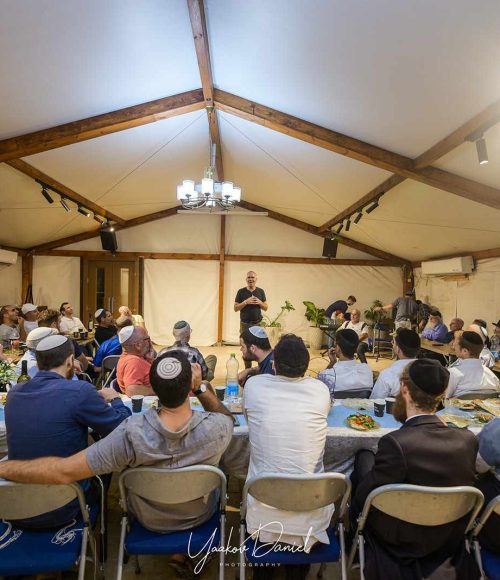 משתתפים באירוע נפגשים מחוץ לקופסה בעיר דוד