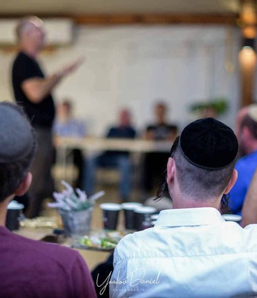 משתתפים באירוע נפגשים מחוץ לקופסה בעיר דוד