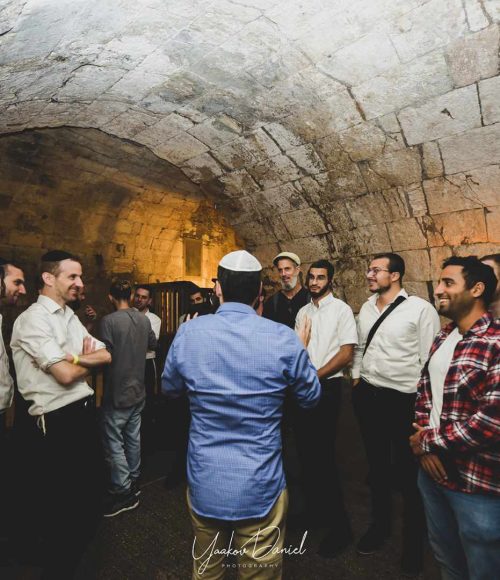 משתתפי מפגש נפגשים מחוץ לקופסה בעיר דוד