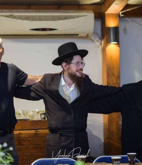 משתתפי מפגש נפגשים מחוץ לקופסה בעיר דוד