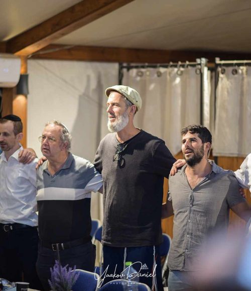 משתתפי מפגש נפגשים מחוץ לקופסה בעיר דוד