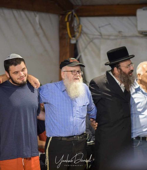 משתתפי מפגש נפגשים מחוץ לקופסה בעיר דוד