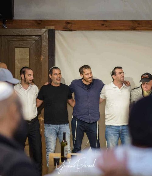 משתתפי מפגש נפגשים מחוץ לקופסה בעיר דוד