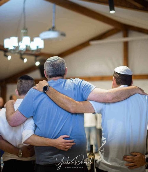 משתתפי מפגש נפגשים מחוץ לקופסה בעיר דוד