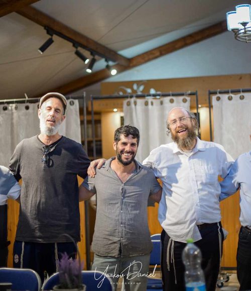 משתתפי מפגש נפגשים מחוץ לקופסה בעיר דוד