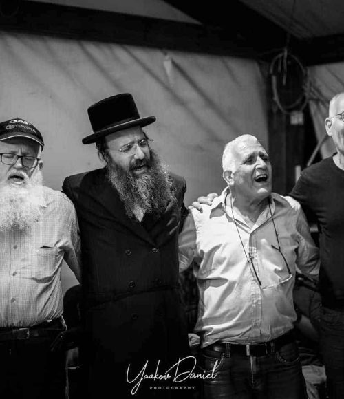 משתתפי מפגש נפגשים מחוץ לקופסה בעיר דוד