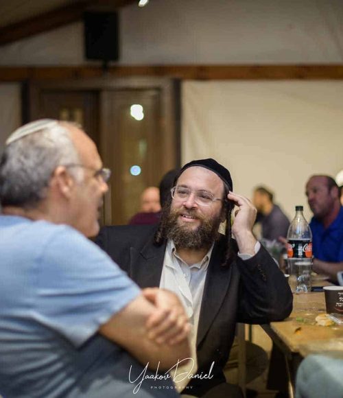 משתתפי מפגש נפגשים מחוץ לקופסה בעיר דוד