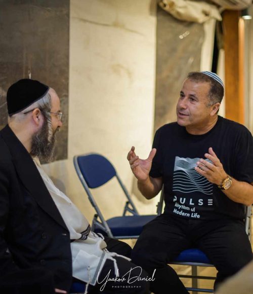 משתתפי מפגש נפגשים מחוץ לקופסה בעיר דוד