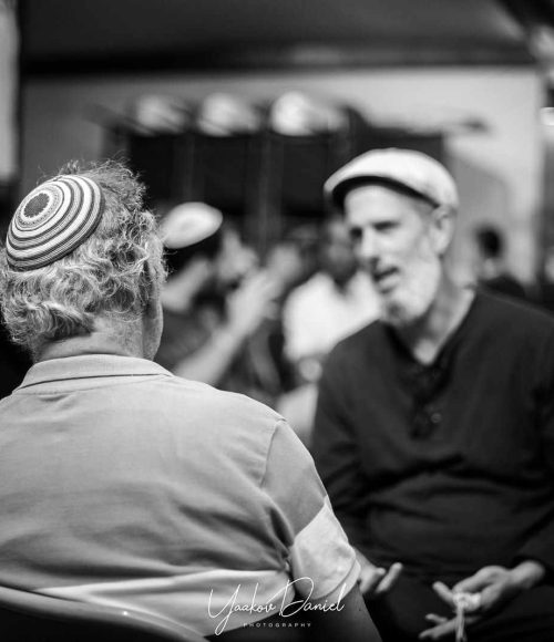 משתתפי מפגש נפגשים מחוץ לקופסה בעיר דוד