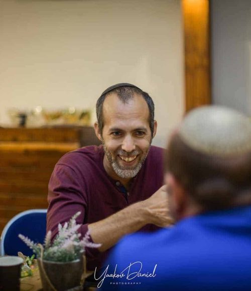משתתפי מפגש נפגשים מחוץ לקופסה בעיר דוד