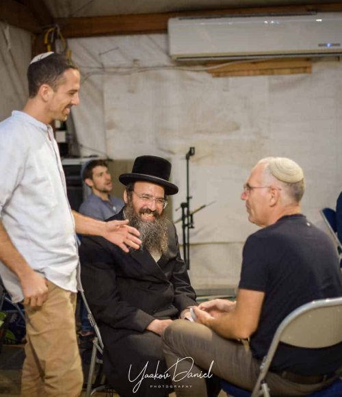 משתתפים באירוע נפגשים מחוץ לקופסה בעיר דוד