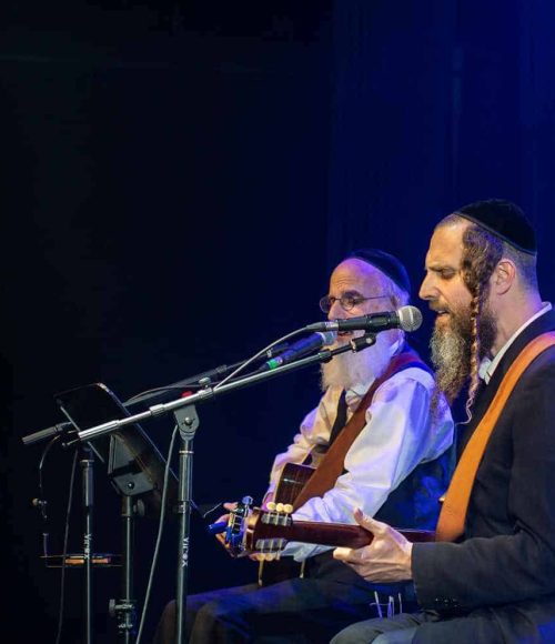 משתתפים בהשקת פיילוט מסע נפגשים בהאנגר 11
