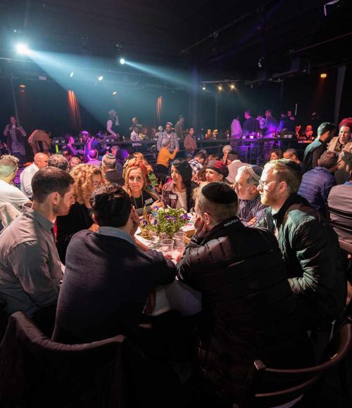 משתתפים באירוע השקת פיילוט מסע נפגשים בהאנגר 11