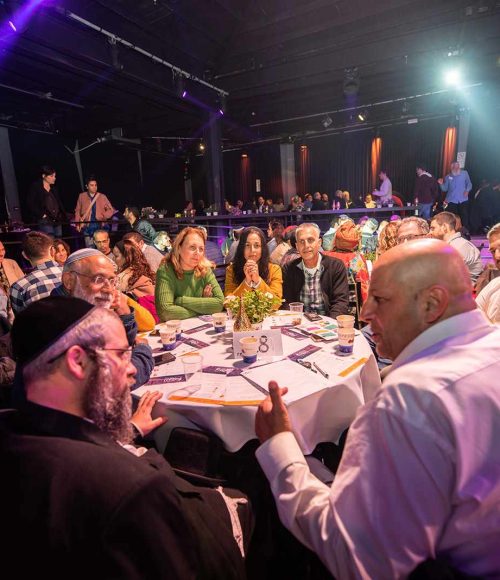 משתתפים באירוע השקת פיילוט מסע נפגשים בהאנגר 11