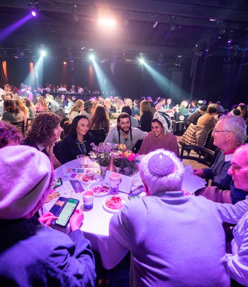 משתתפים באירוע השקת פיילוט מסע נפגשים בהאנגר 11