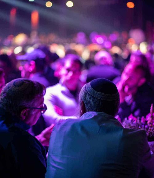 משתתפים בהשקת פיילוט מסע נפגשים בהאנגר 11