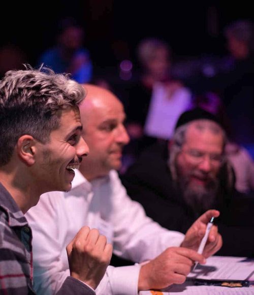 משתתפים באירוע השקת פיילוט מסע נפגשים בהאנגר 11