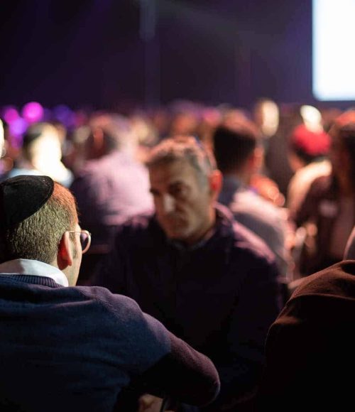 משתתפים באירוע השקת פיילוט מסע נפגשים בהאנגר 11