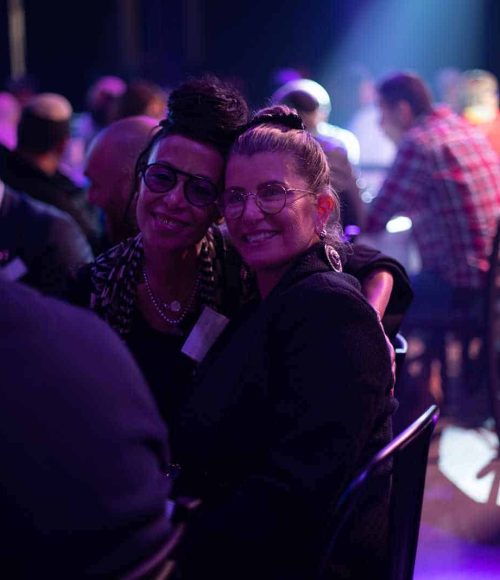 משתתפים באירוע השקת פיילוט מסע נפגשים בהאנגר 11