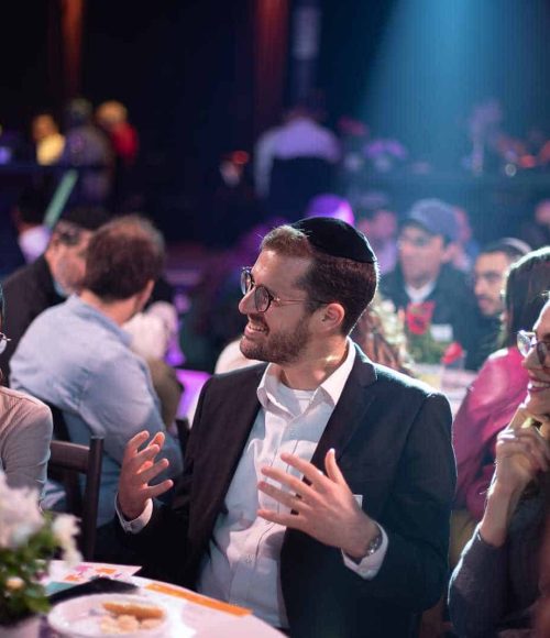משתתפים באירוע השקת פיילוט מסע נפגשים בהאנגר 11