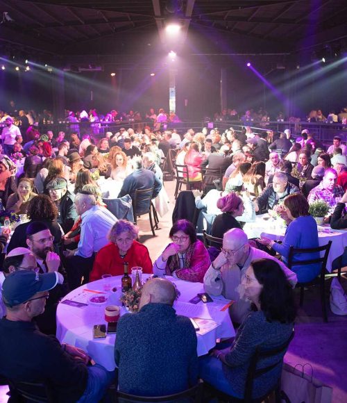 משתתפים באירוע השקת פיילוט מסע נפגשים בהאנגר 11