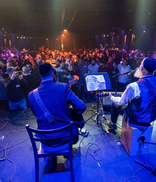 משתתפים בהשקת פיילוט מסע נפגשים בהאנגר 11